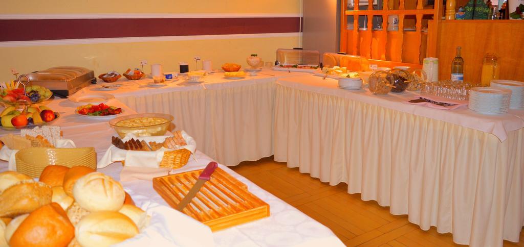 Kastanienhof Hotel Garni 치노비츠 외부 사진