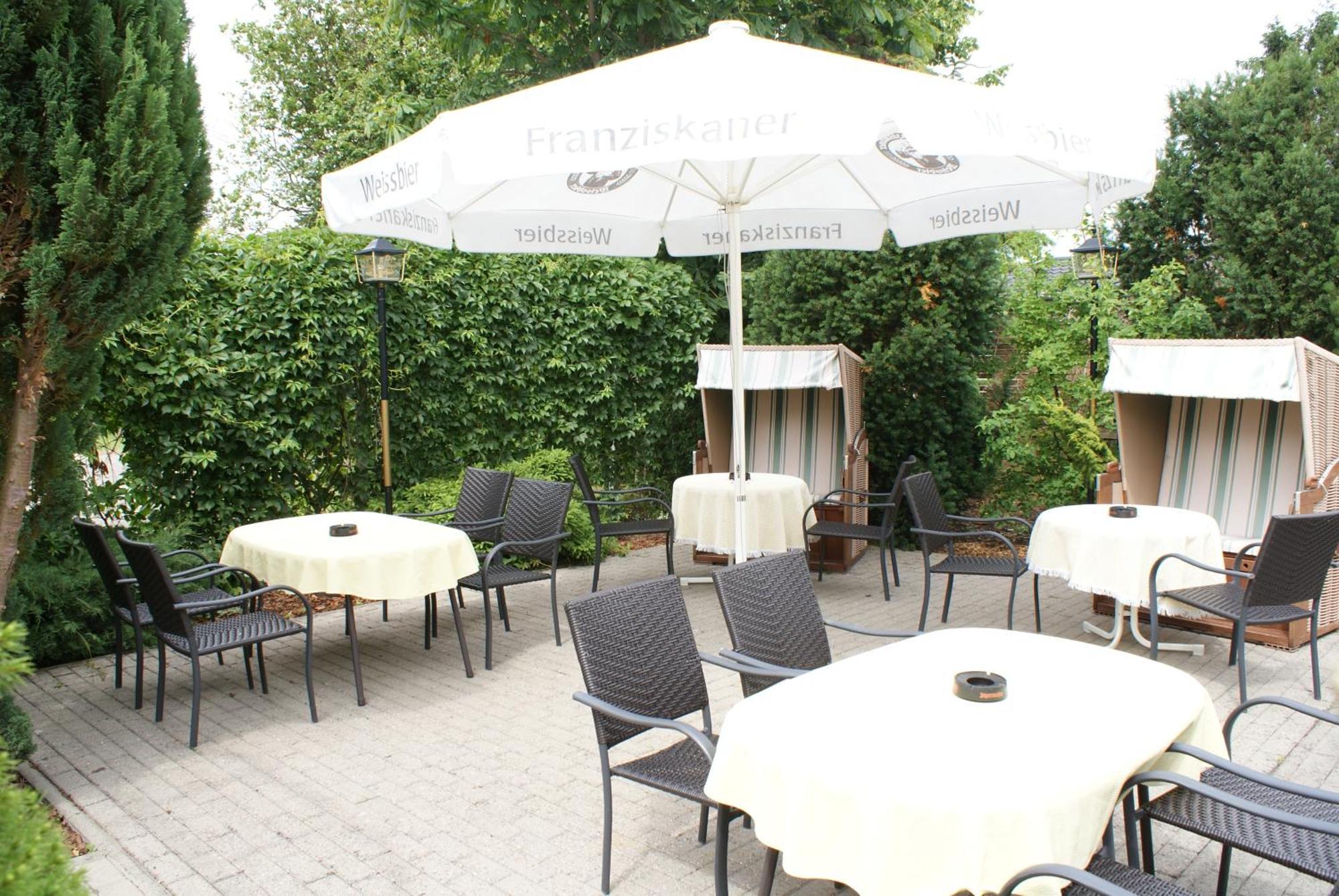 Kastanienhof Hotel Garni 치노비츠 외부 사진